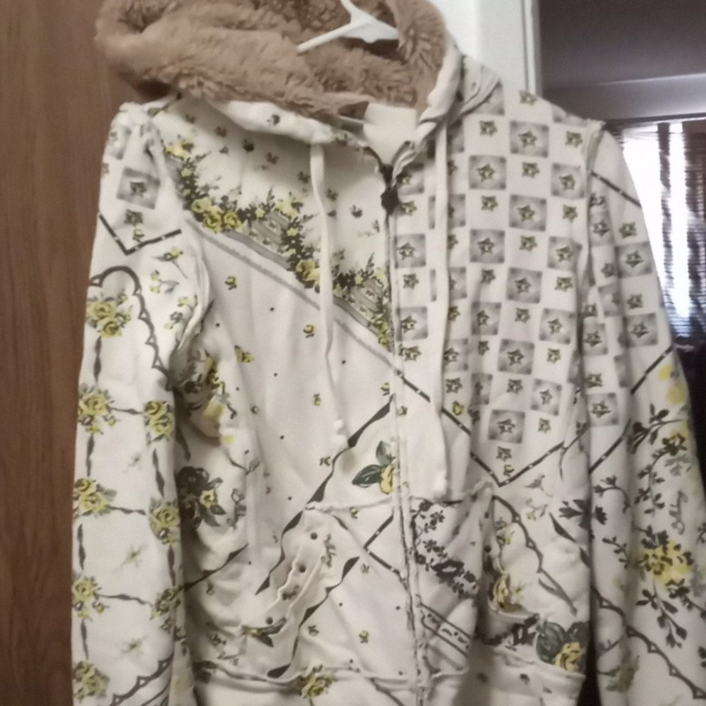 Womens Billabong hoody with faux fur hood.